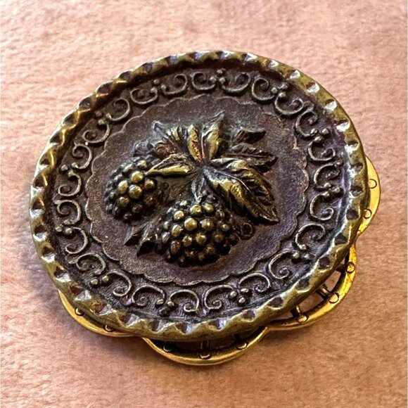 Vintage Victorian Style Plum Plastic Brooch With Grape Design & Filigree - Picture 3 of 7
